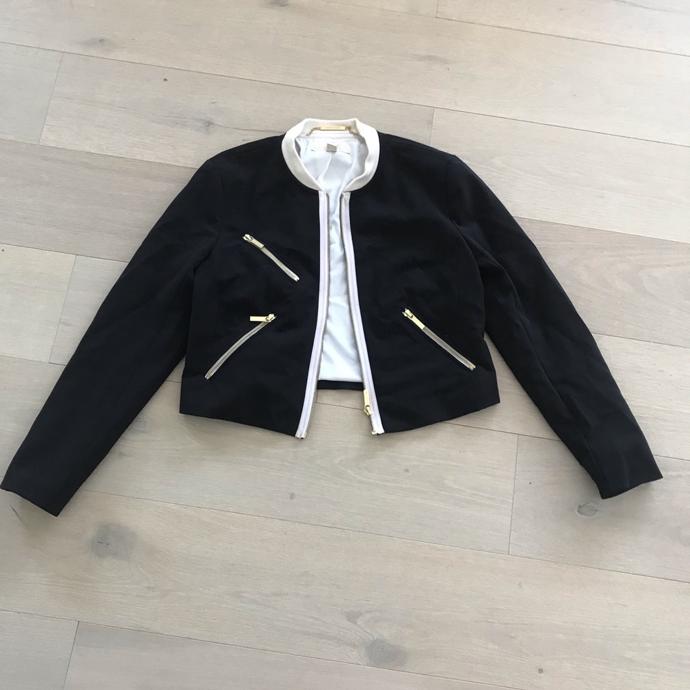 Super cute Crop blazer w/ gold accents